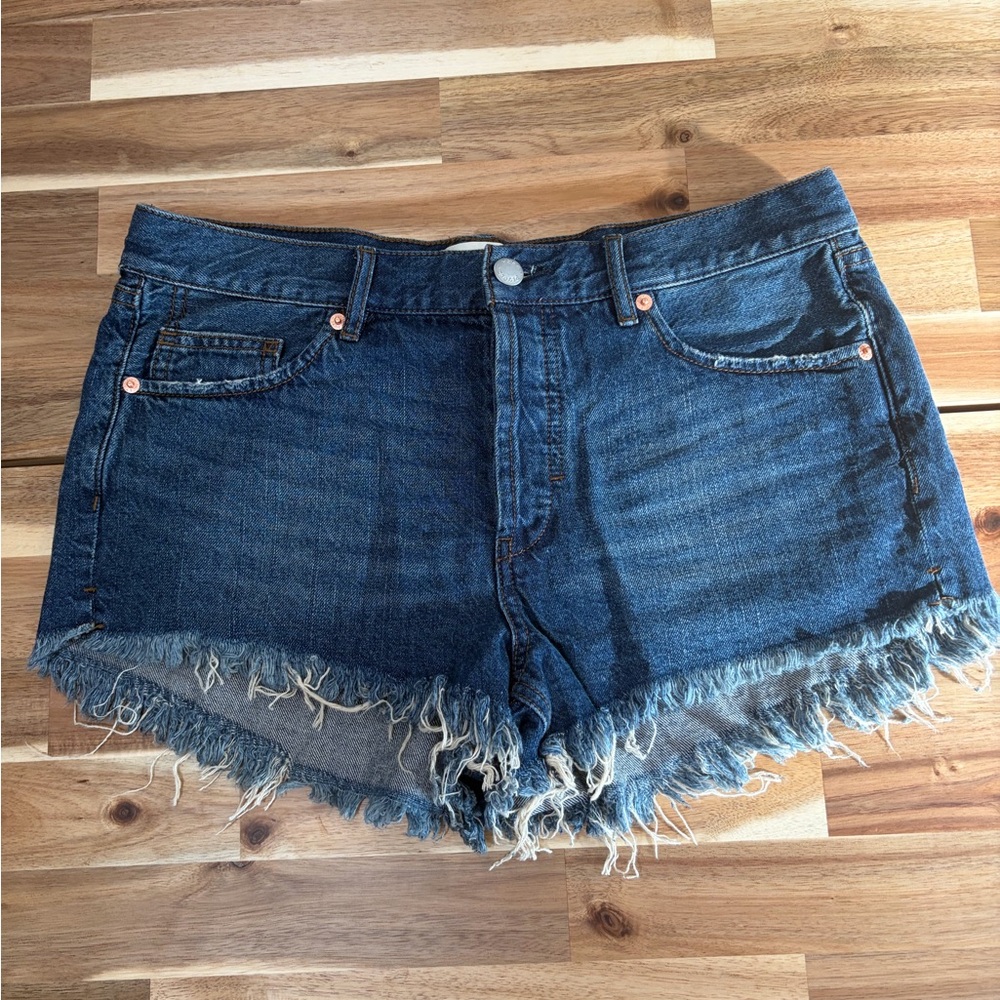 We The Free Frayed Denim Shorts Size 29